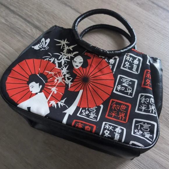 |3/$30| Oriental Handbag - Picture 2 of 6